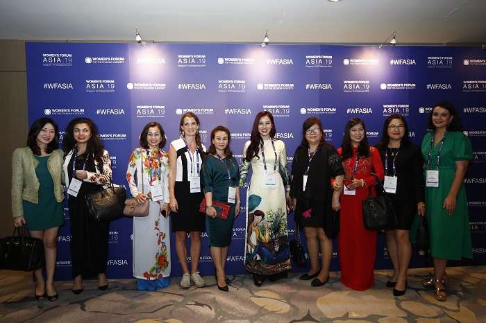 Á hậu Quý bà Thế giới Nguyễn Thu Hương gây ấn tượng mạnh mẽ với 1500 khách mời ở Diễn đàn Phụ nữ Châu Á tại Singapore