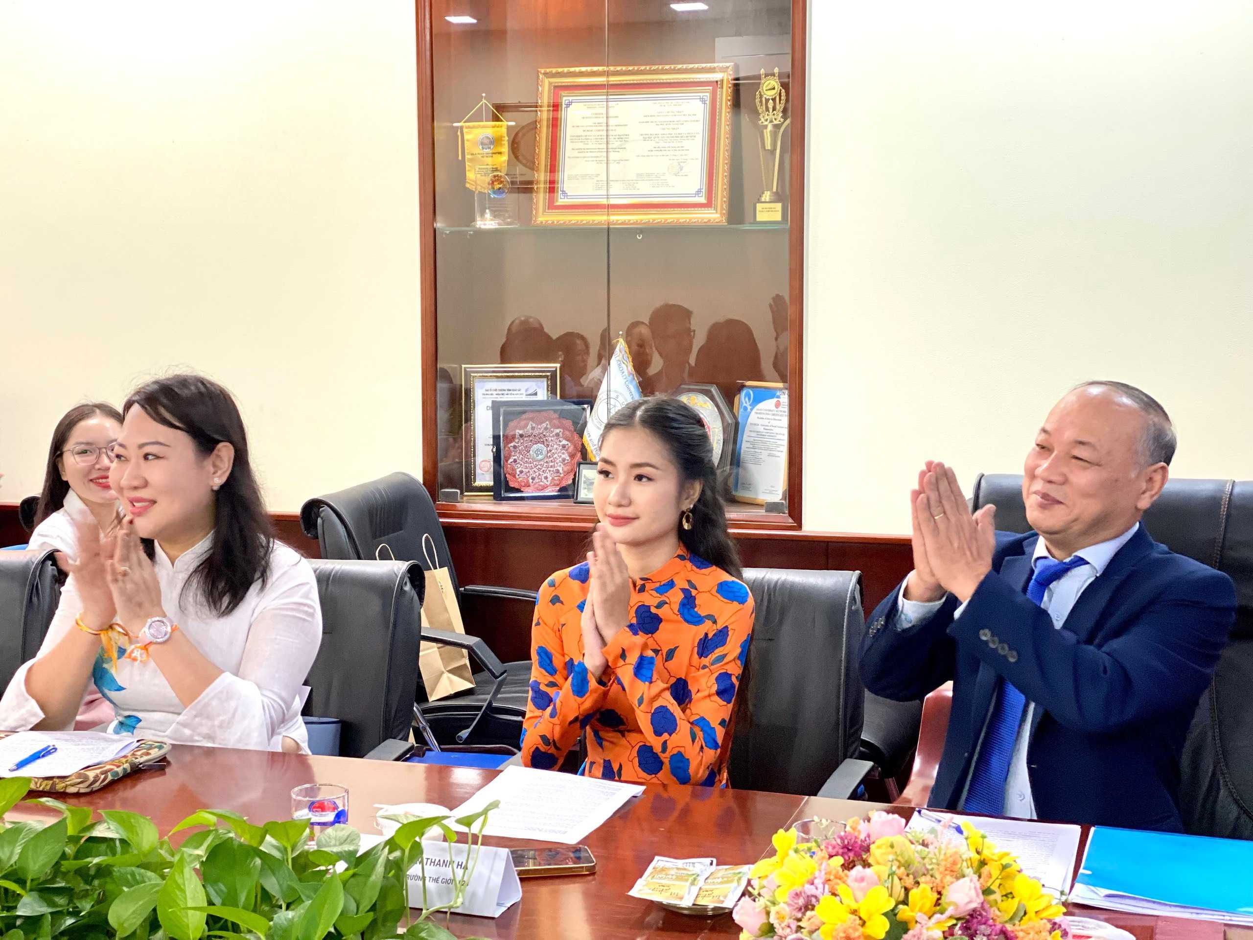 Hoa hậu Nguyễn Thanh Hà đem tiếng nói thanh niên ASEAN đến tọa đàm về chuyển đổi số