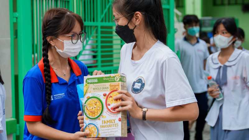Đồng hành cùng “Tiếp sức mùa thi 2023”, Nestlé Việt Nam tặng sản phẩm dinh dưỡng cho các thí sinh thi tốt nghiệp THPT