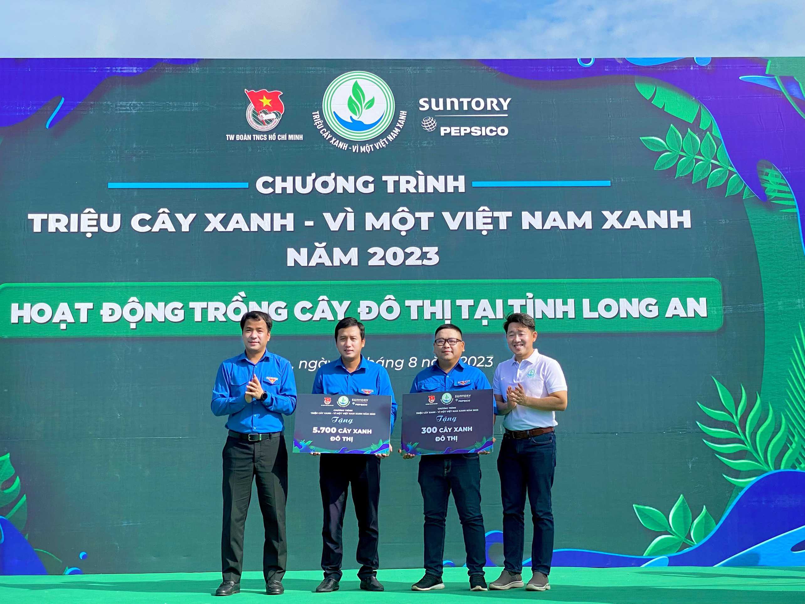 Phát động trồng cây đô thị trong khuôn khổ chương trình“Triệu cây xanh – Vì một Việt Nam xanh” năm 2023 tại tỉnh Long An