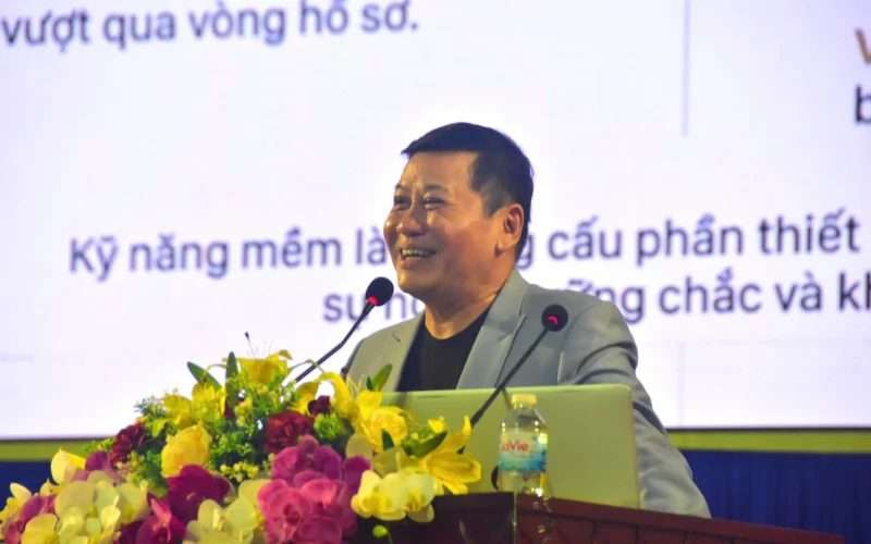 Chuyên gia Viện đào tạo và Phát triển nhân lực trang bị kỹ năng mềm cho sinh viên các trường Cao đẳng tại Cà Mau