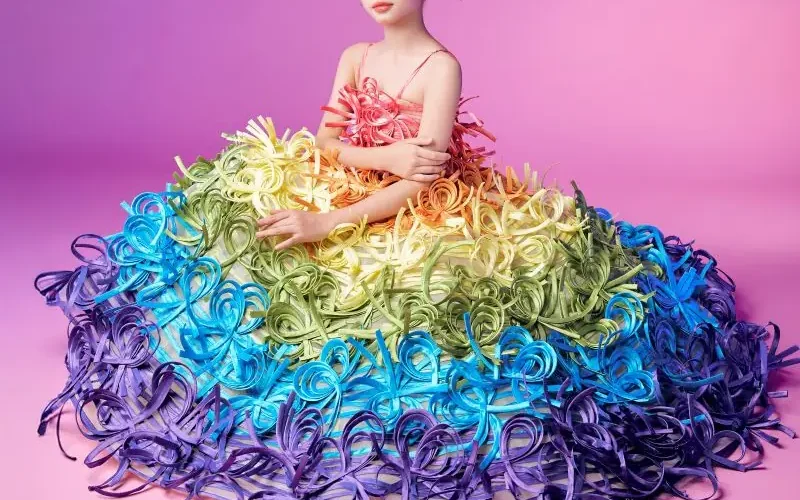 Mẫu nhí Ruby Tâm Nhi trình diễn bộ thiết kế kỷ lục của NTK Nguyễn Minh Công