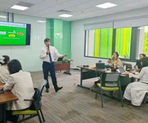 Thị trường không chờ sinh viên “tự trưởng thành”