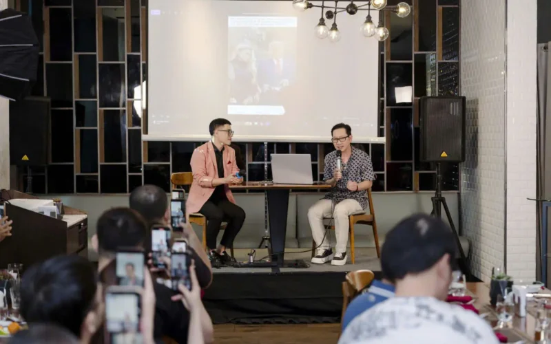 Doanh nhân Khoa Lê: Ca sĩ Bích Tuyền “mua tranh 1 năm không trả tiền” là chưa phù hợp với thực tế thời gian.