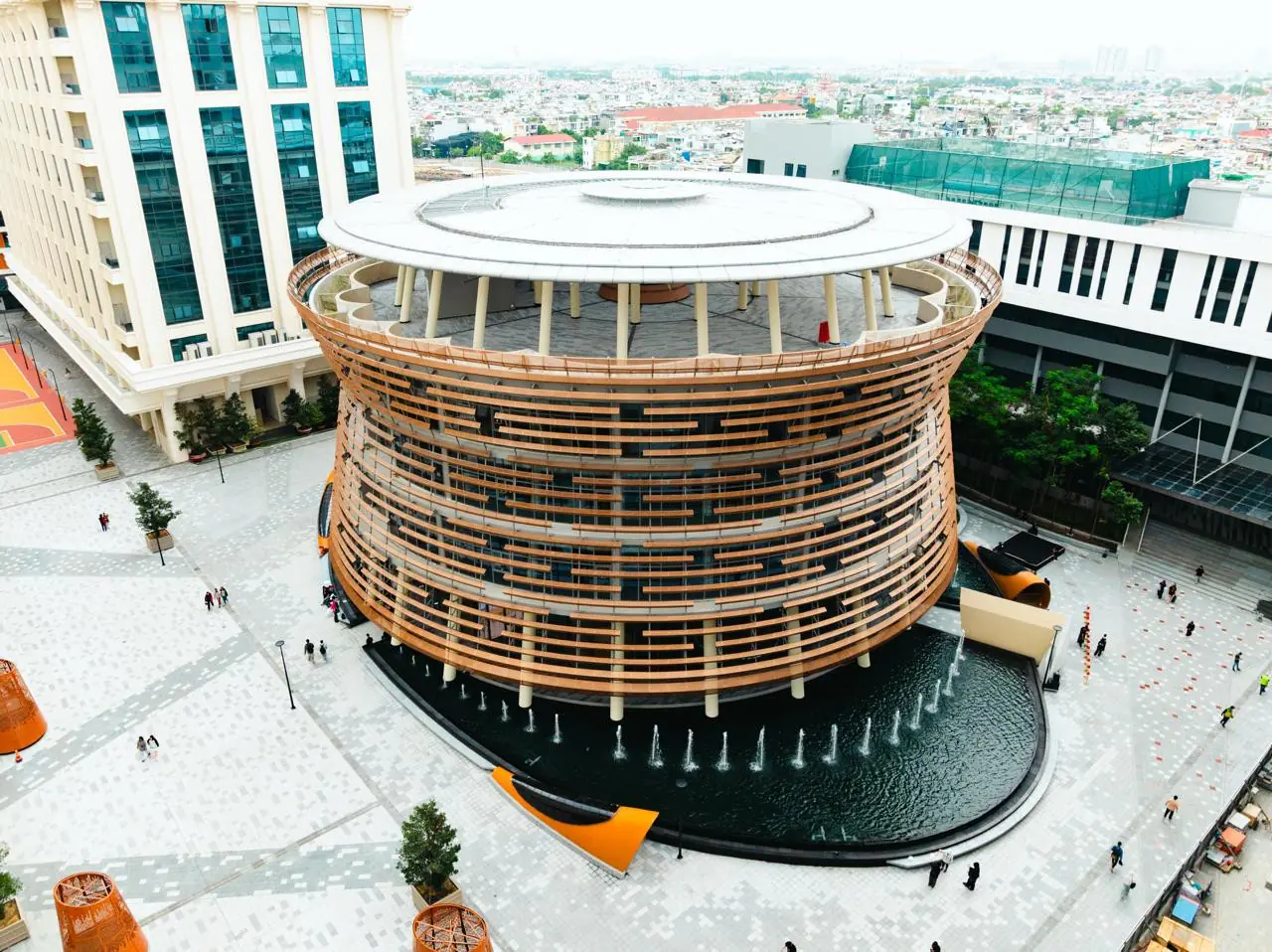 TRƯỜNG ĐẠI HỌC VĂN LANG VÀ ĐẠI HỌC QUỐC GIA SINGAPORE (NUS) KÝ KẾT HỢP TÁC