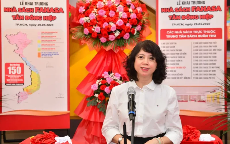 Không gian ấn tượng tại Nhà sách Fahasa Tân Đông Hiệp mới được khai trương