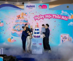 Công ty TNHH Nestlé Việt Nam phối hợp cùng hệ thống siêu thị mẹ và bé Con Cưng tổ chức chương trình “Ngày hội thôi nôi”