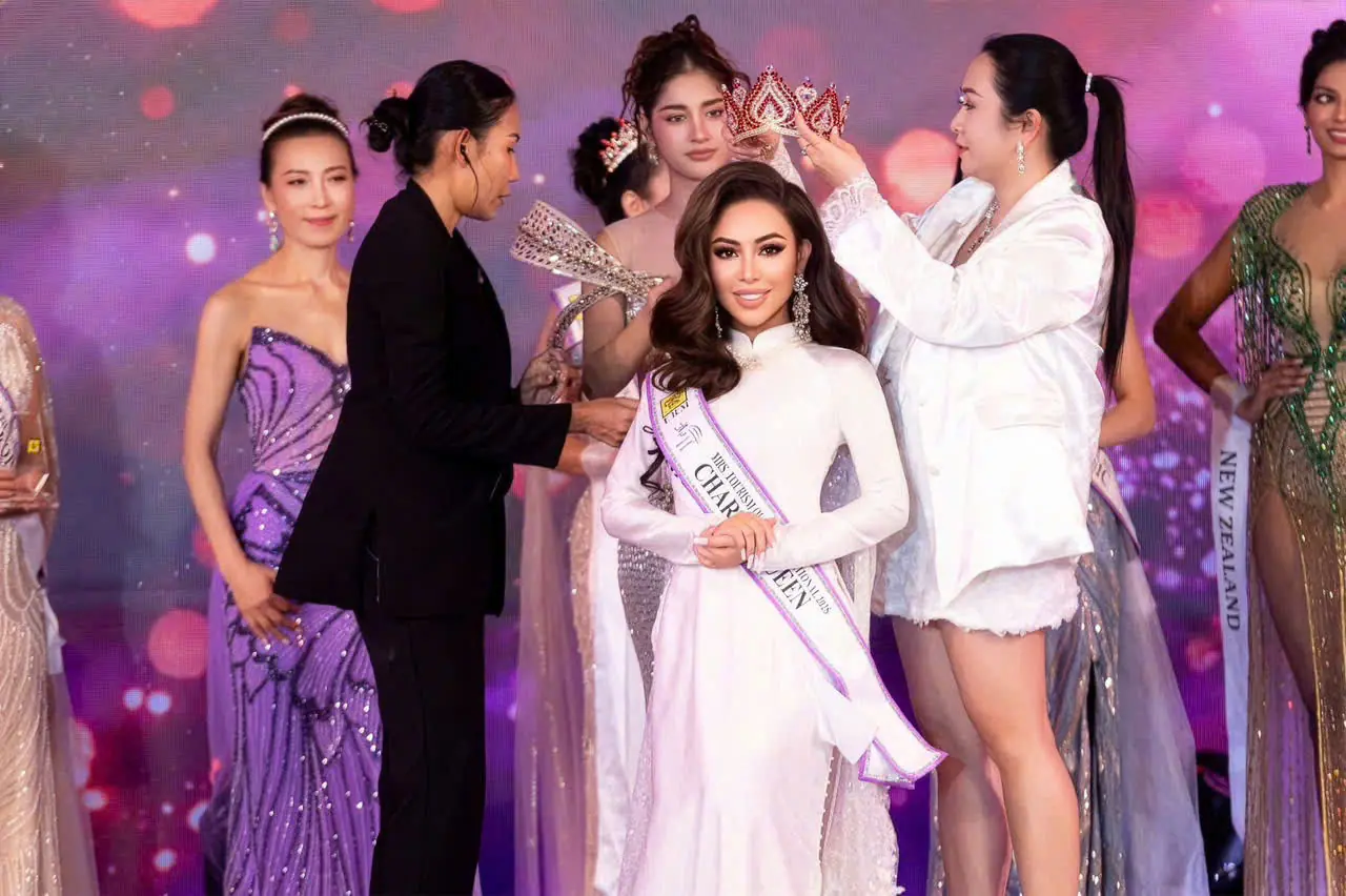 Vân Phạm đăng quang Mrs. Tourism Queen International 2026, giành thêm danh hiệu Nhân ái