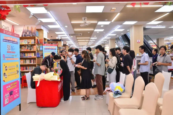 Giao lưu và ký tặng với chủ đề “Truyện tranh – Bí mật đằng sau những nét vẽ”