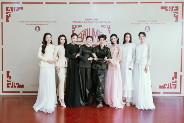 Quỳnh Anh mở màn, Phương Khánh làm vedette trong show áo bà ba độc bản của Nguyễn Minh Công